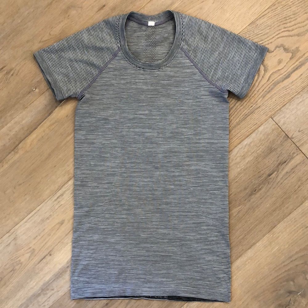 Lululemon Women’s Swiftly Tech Short-Sleeve Shirt 2.0 Hip Length Black/White (4)